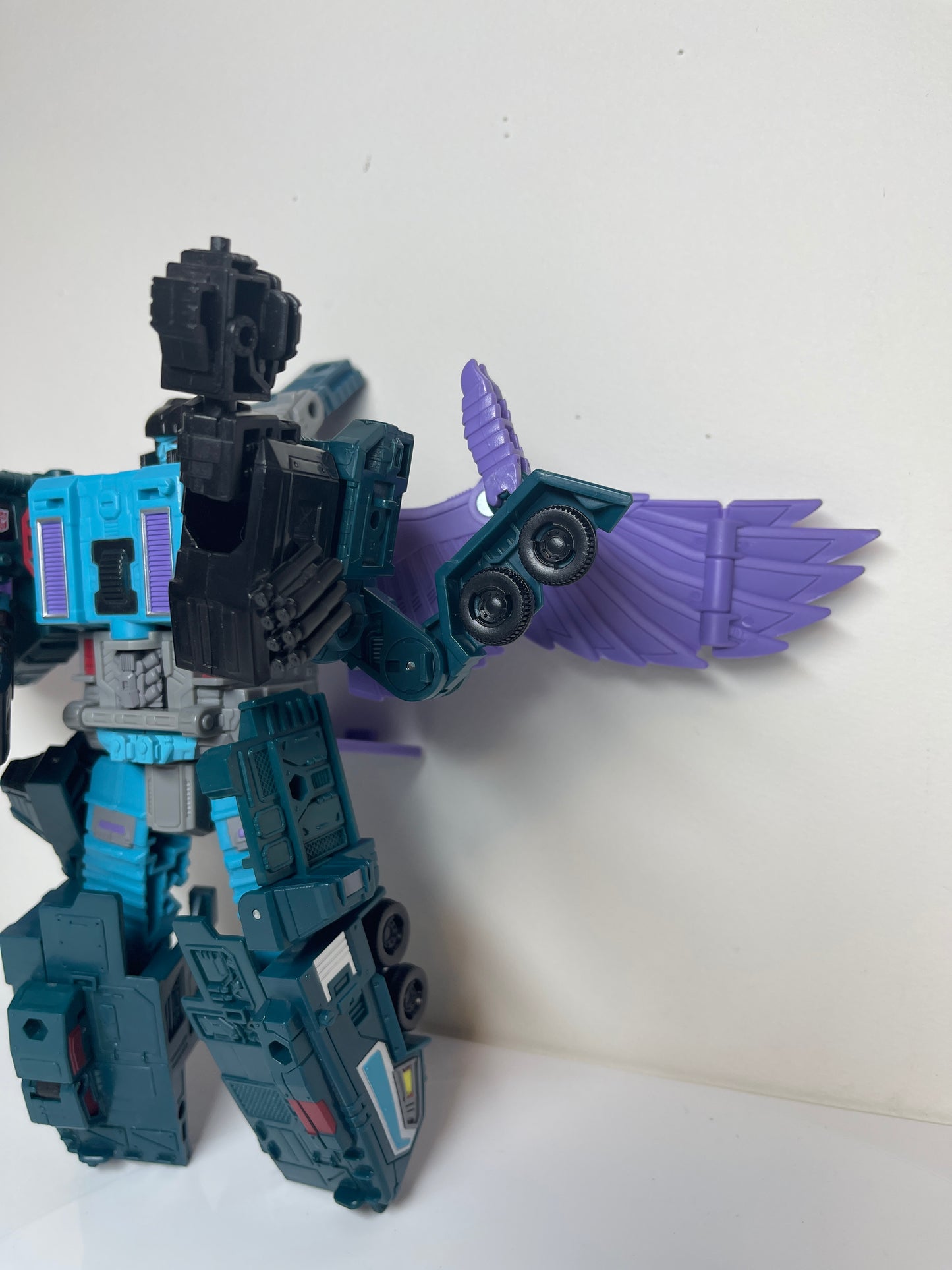 Doubledealer Leader Class Transformers Generations