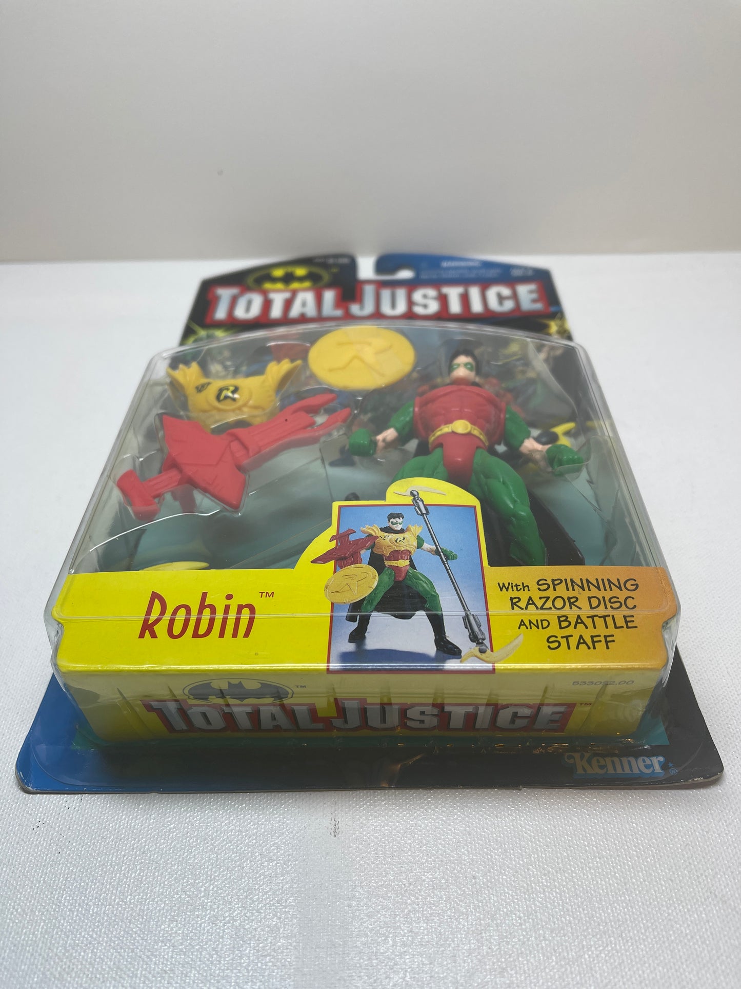 Total Justice Robin with Spinning Razor Disc and Battle Staff