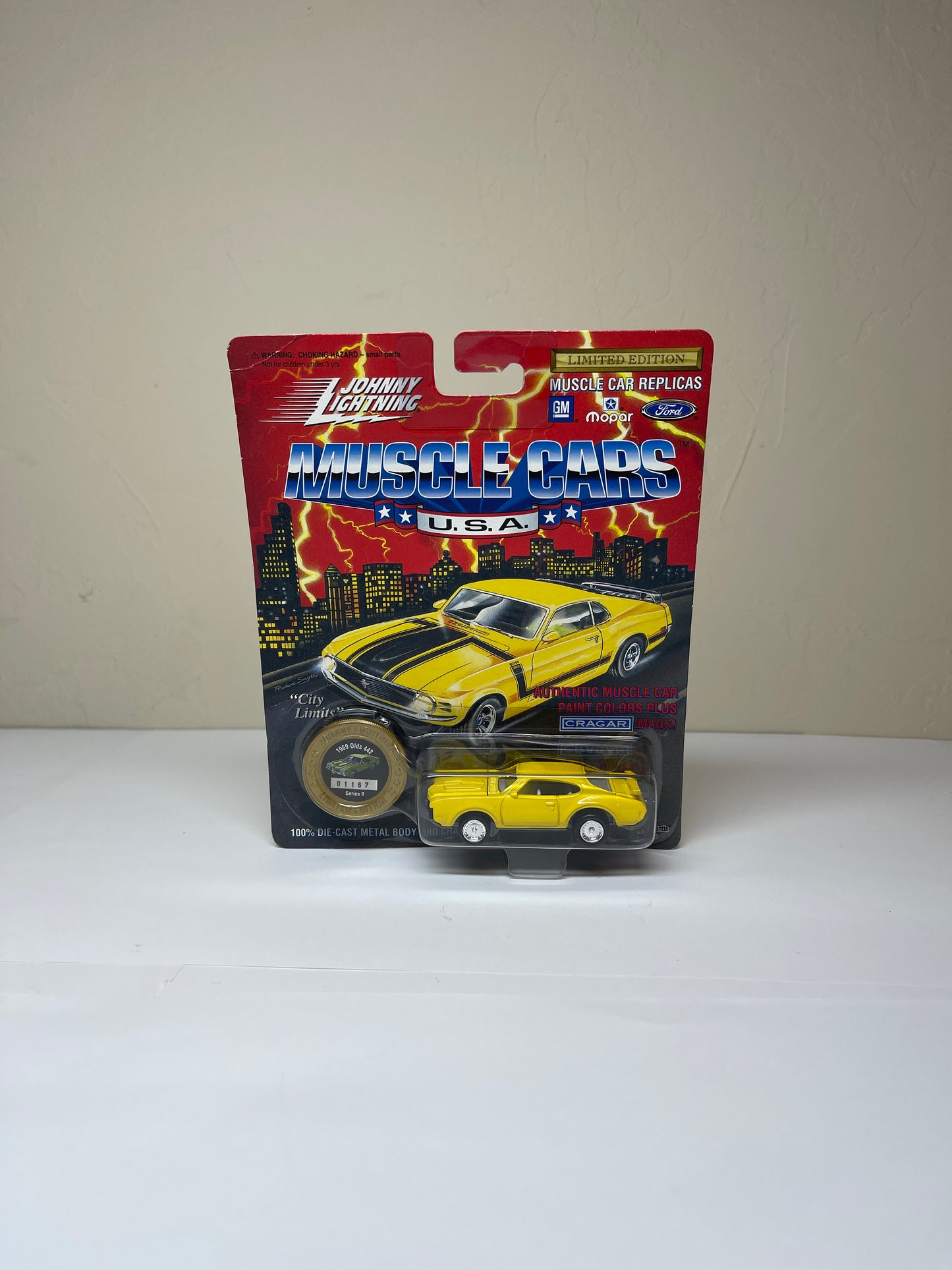 Johnny Lightning Muscle Cars 1969 Olds 442