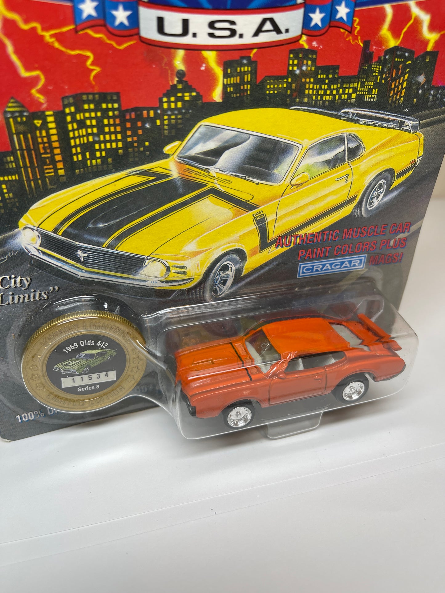 Johnny Lightning Muscle Cars 1969 Olds 442
