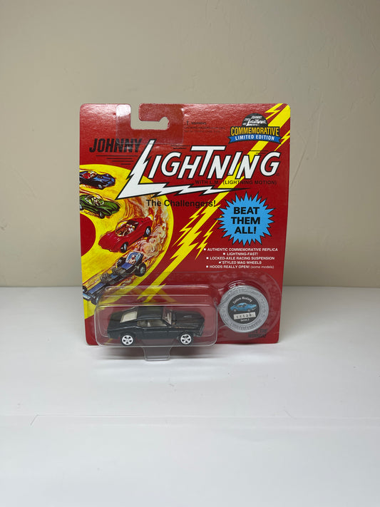 Johnny Lightning The Challengers Custom Mustang