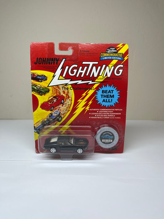 Johnny Lightning The Challengers Custom Mustang