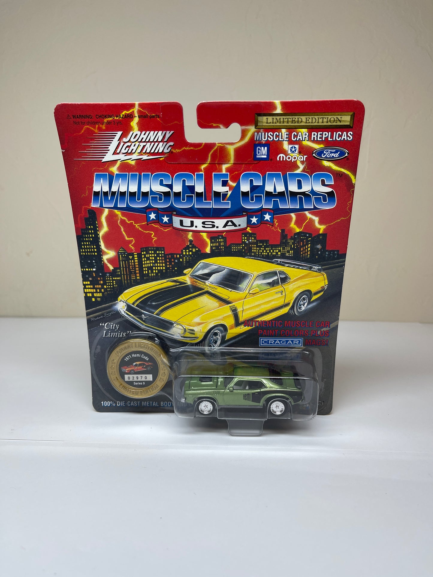Johnny Lightning Muscle Cars 1971 Hemi Cuda