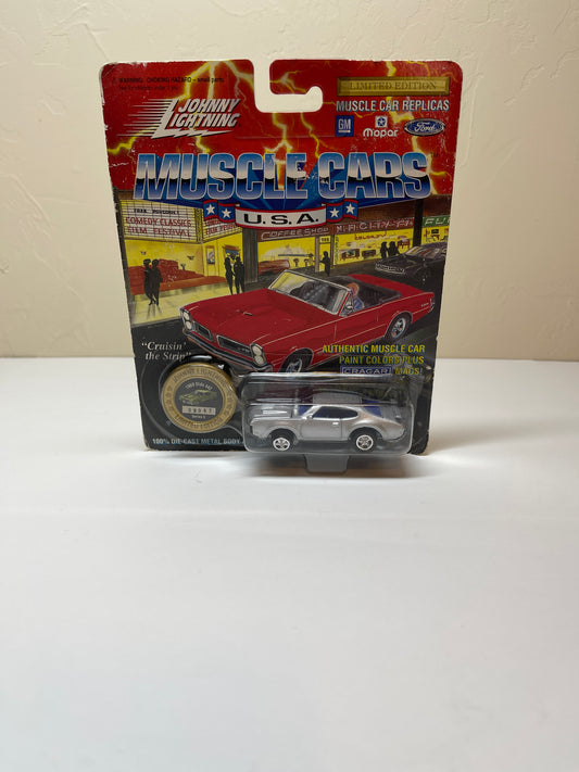 Johnny Lightning Muscle Cars 1969 Olds 442