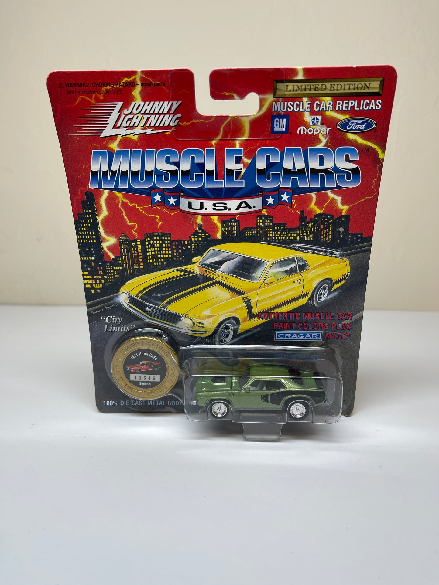 Johnny Lightning Muscle Cars 1971 Hemi Cuda