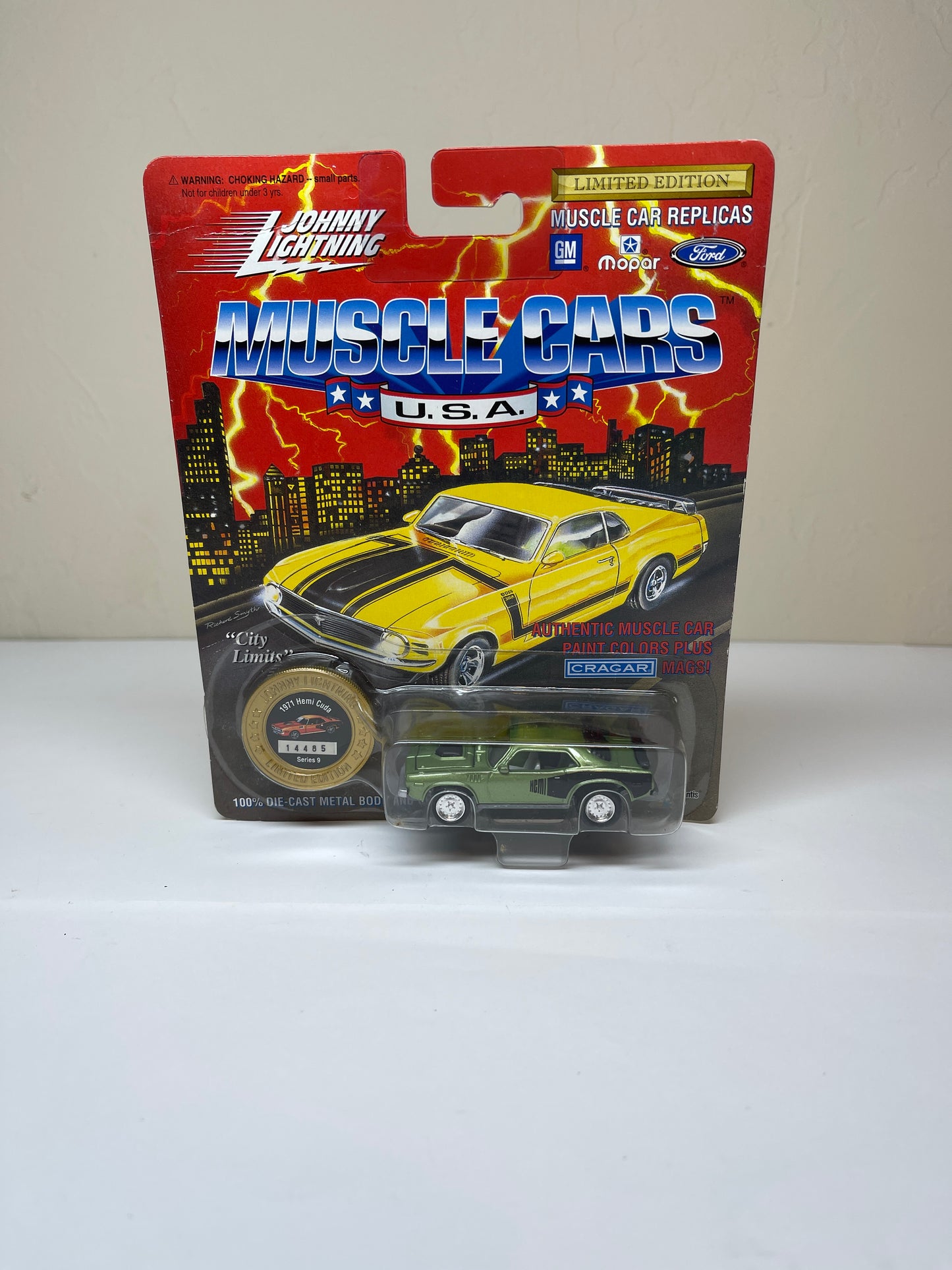Johnny Lightning Muscle Cars 1971 Hemi Cuda