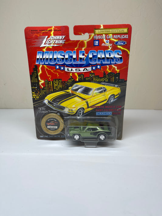 Johnny Lightning Muscle Cars 1971 Hemi Cuda