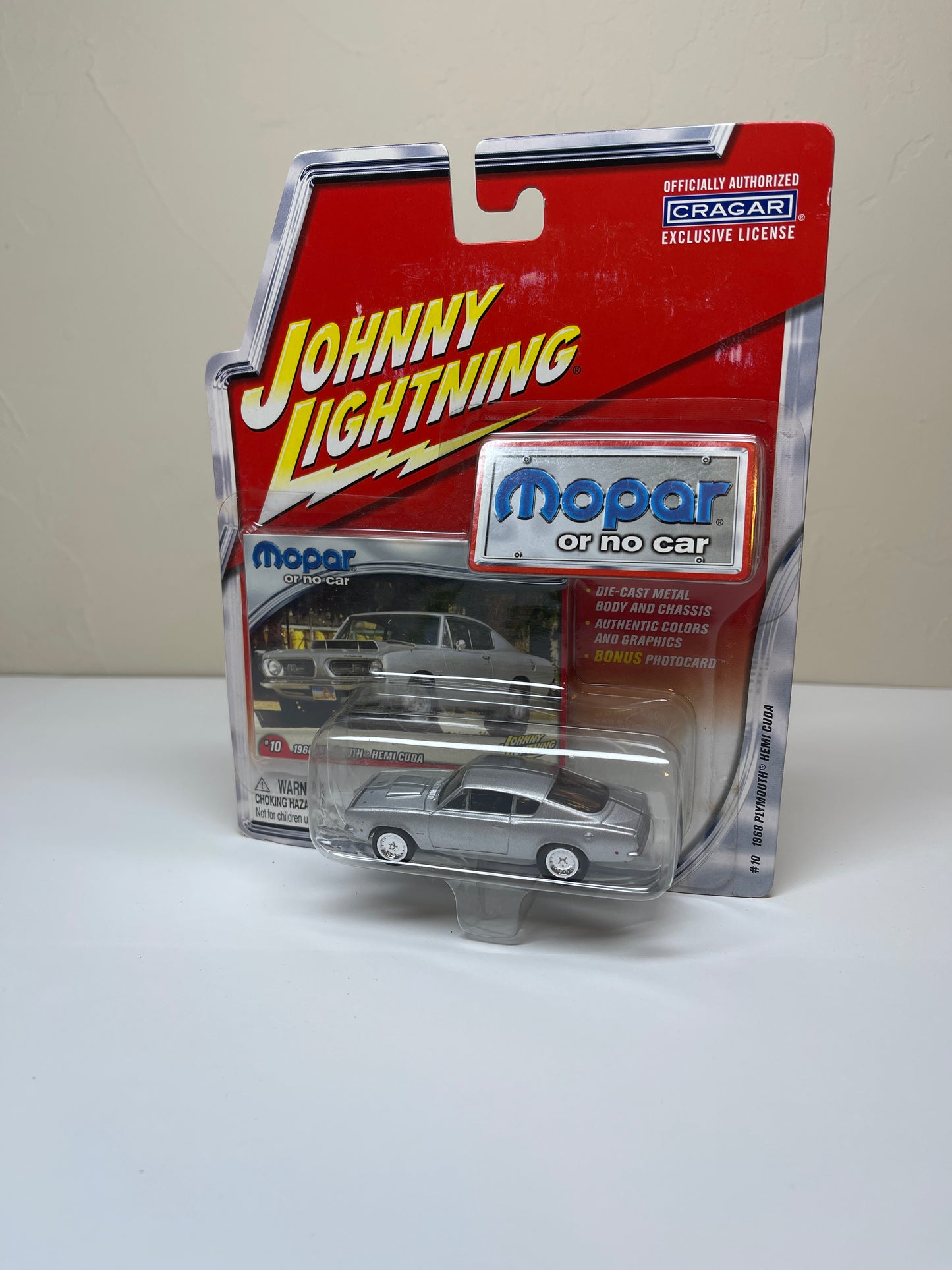 Johnny Lightning Mopar 1968 Plymouth Hemi Cuda