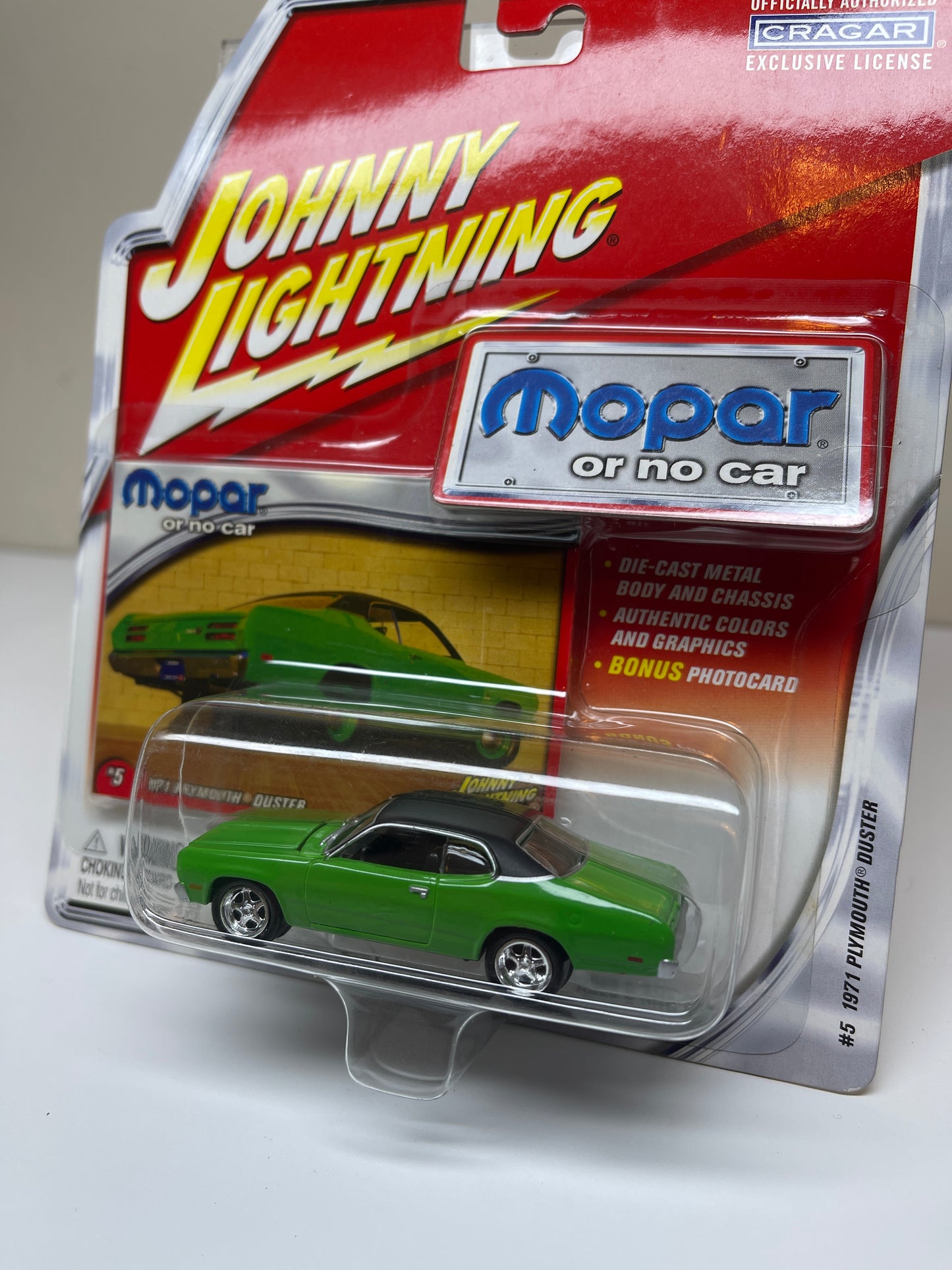 Johnny Lightning Mopar 1971 Plymouth Duster