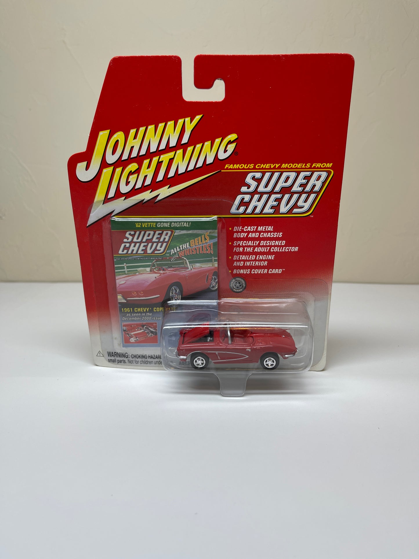 Johnny Lightning Super Chevy 1961 Chevy Corvette