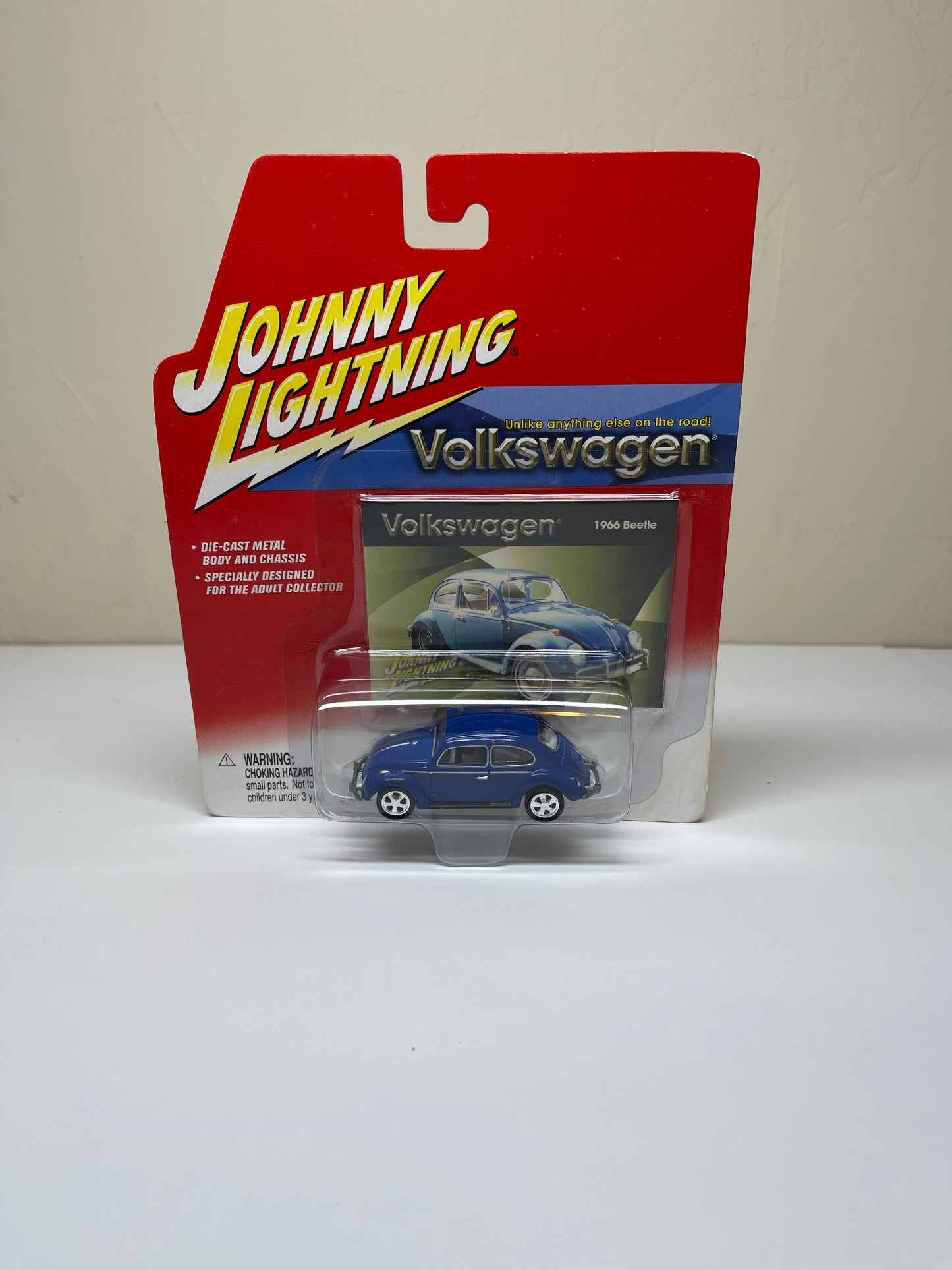 Johnny Lightning Volkswagen 1966 Beetle