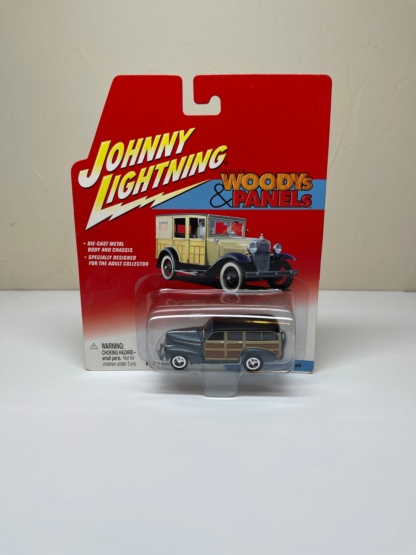 Johnny Lightning Woody's & Panel's 1941 Chevy Special Deluxe Wagon