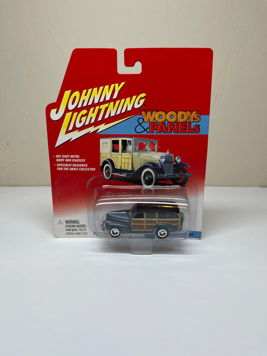 Johnny Lightning Woody's & Panel's 1941 Chevy Special Deluxe Wagon