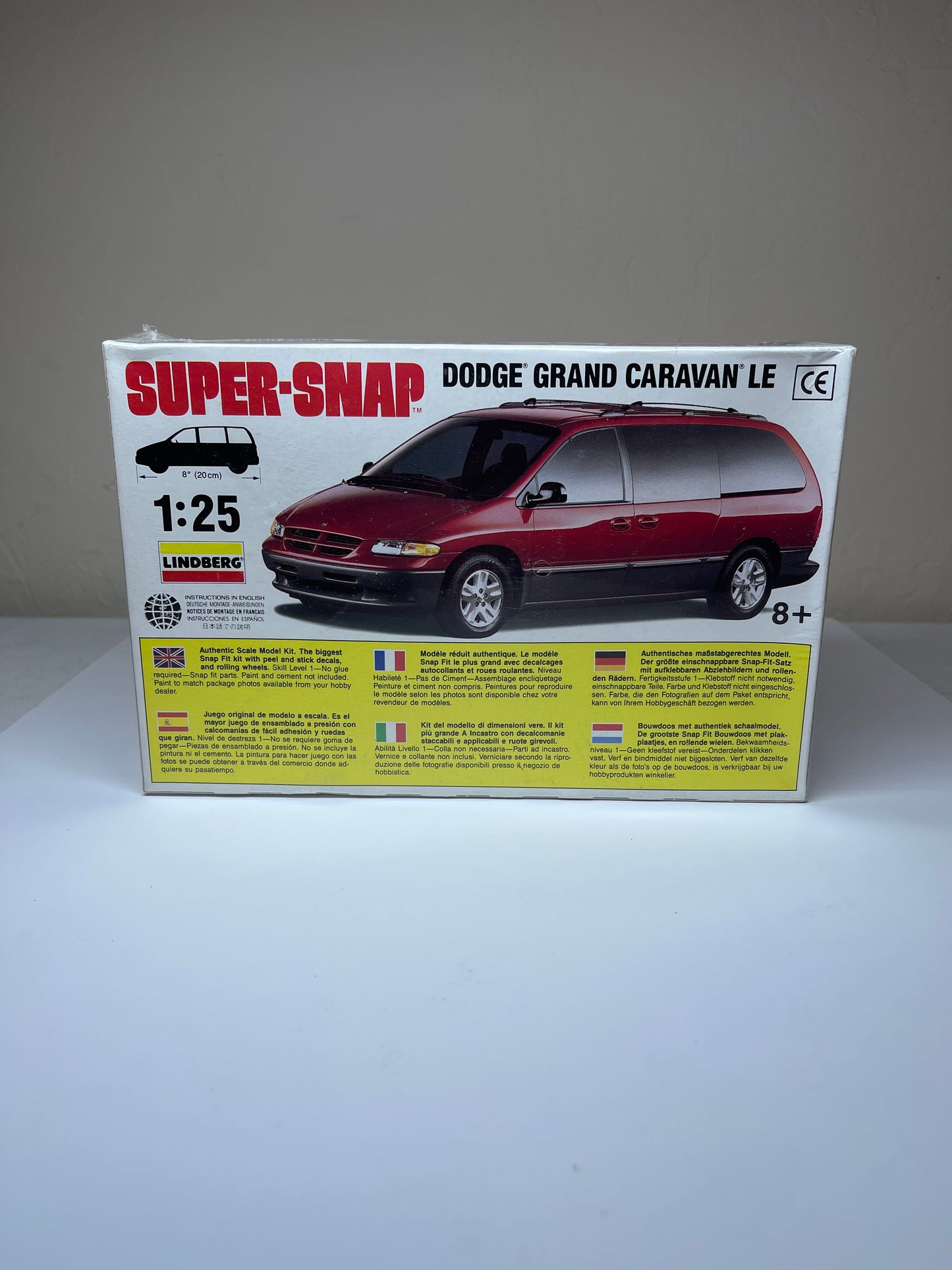 Super-Snap 1/25 Model Kit Dodge Grand Caravan LE